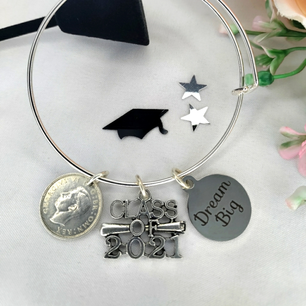 Unmatched particular Class of 2021 Great Britain coin dangle bracelet